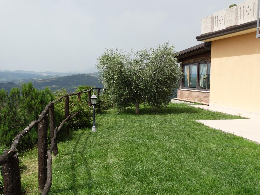 Agriturismo La Terrazza Valfabbrica Luaran gambar